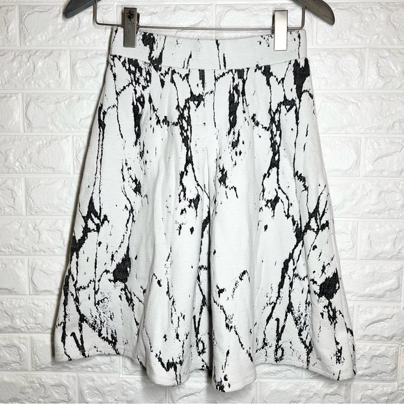 Anthro Everleigh Textured marble skirt Size Small - Picture 3 of 5